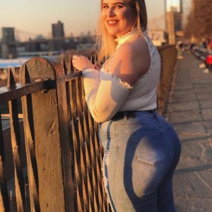 Aujourd’hui au taf j’ai fantasmé sur ta queue, besoin de dirty talk Rodez Valérie - rencontre-Milf-Rodez