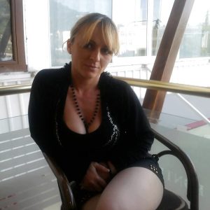 Finie la série, passons aux actes Noémie - rencontre-Milf-Niort