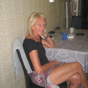 Réveille-moi avec du bon sexe Marie - rencontre-Cougar-Salon-de-Provence